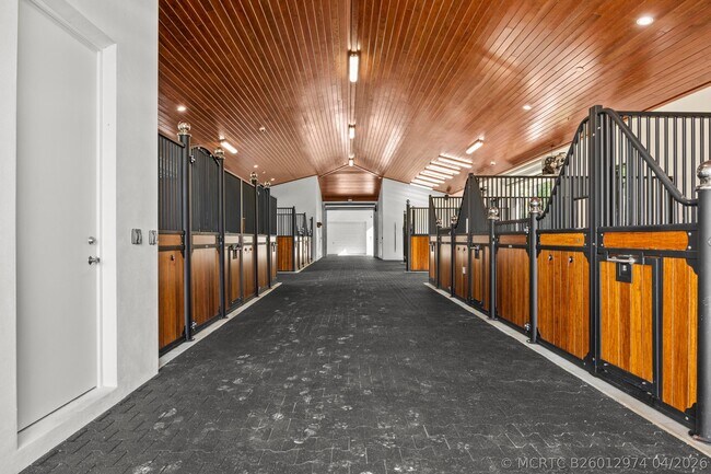 Photo - 1782 Clydesdale Ave