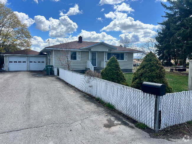Building Photo - 4032 25th E Rental
