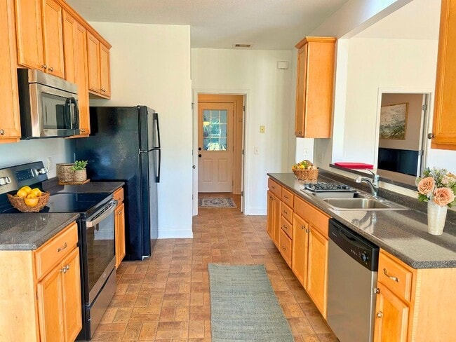 Photo - 1602 Hucknall Pl