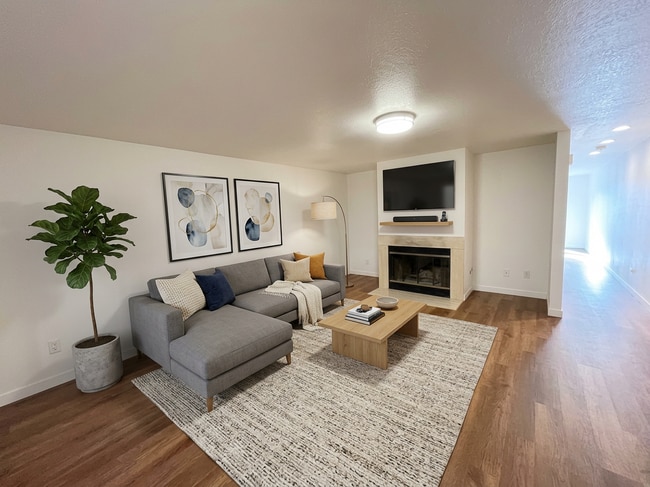 Photo - 2007 42nd Ave E