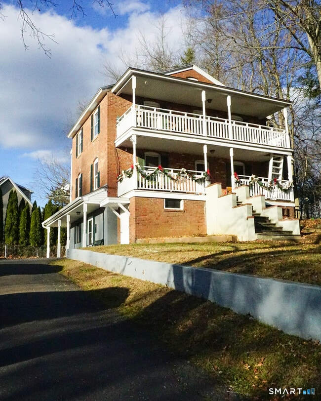 Building Photo - 251 Main St