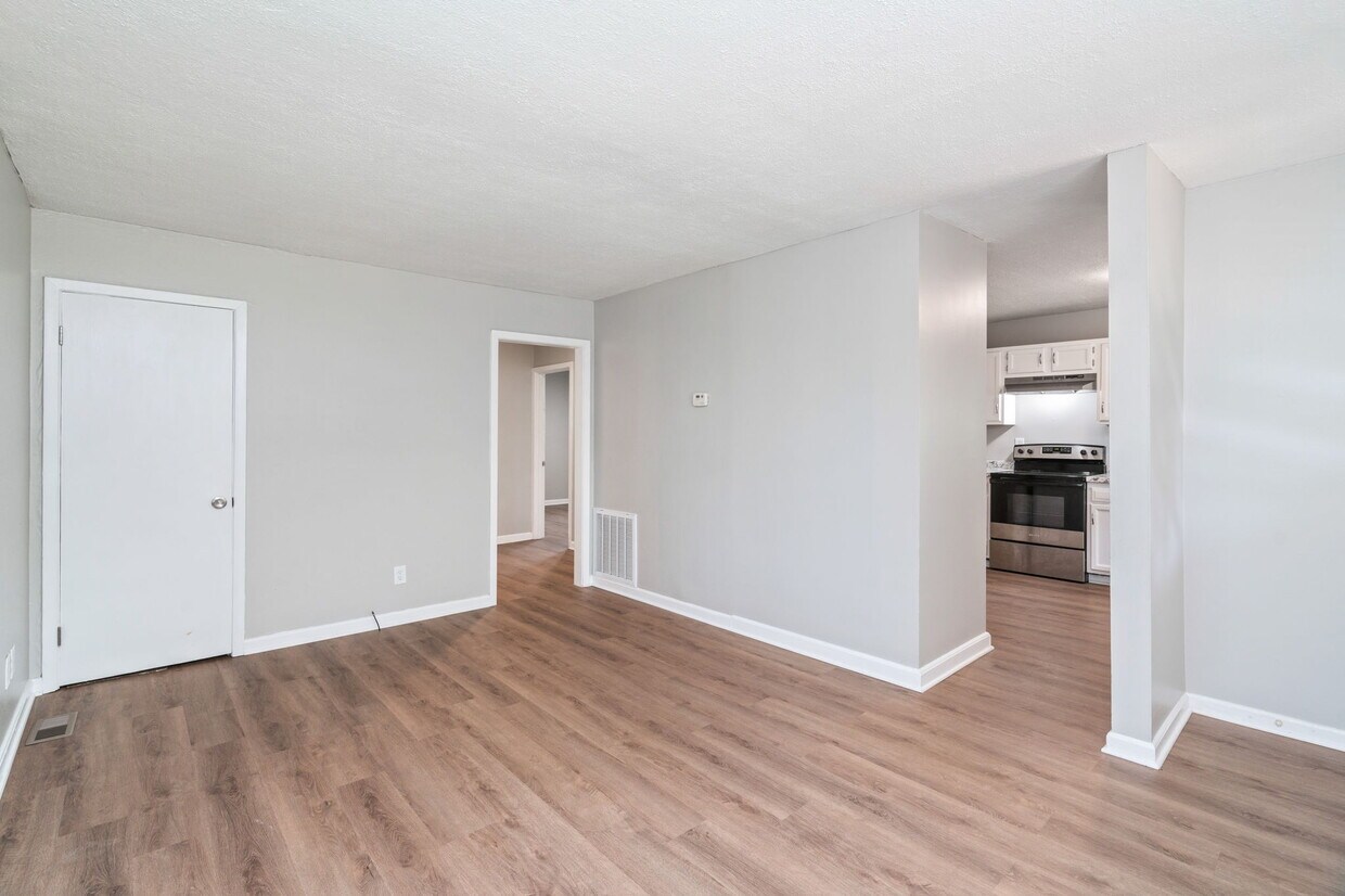 Photo - 275 Maryville Pike (Knoxville, TN)