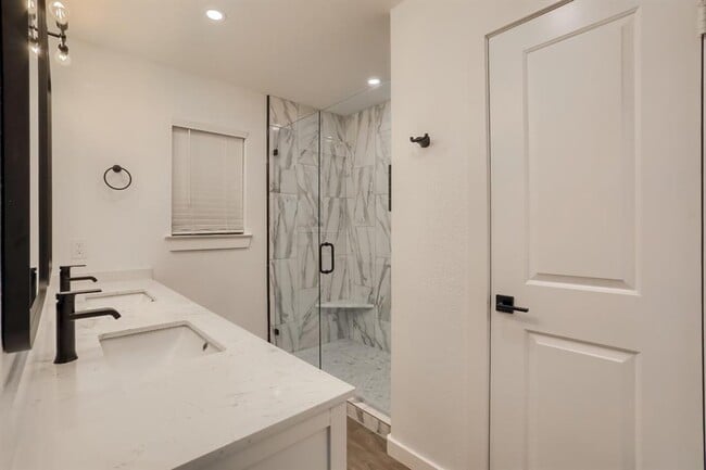 Photo - 8400 Horton Trail