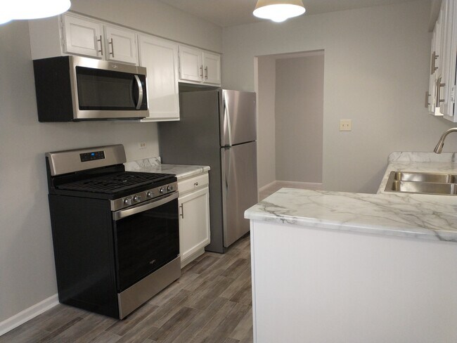 Photo - 905 Surrey Dr Unit 2B