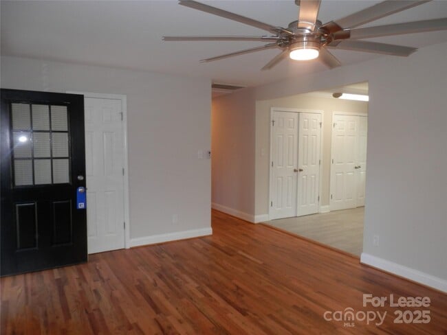 Photo - 1332 Edgewater Dr