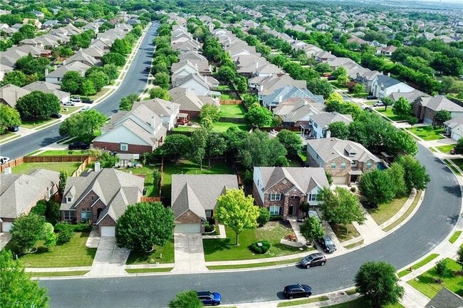 Photo - 105 Justin Leonard Dr