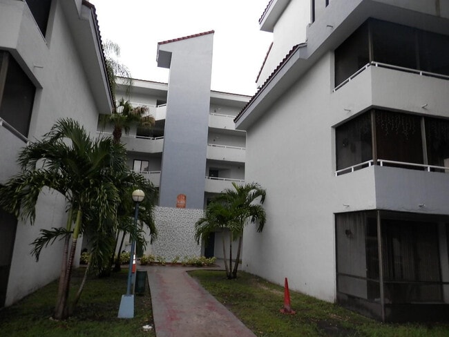 Building Photo - 8365 SW 152nd Ave Unit C116