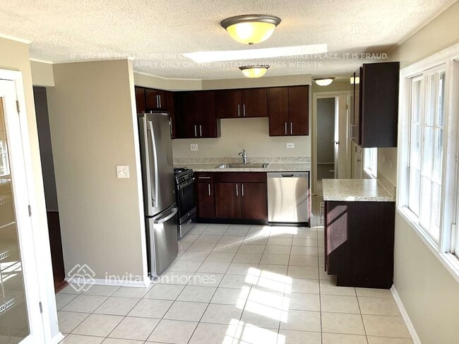 Photo - 433 Janine Ln