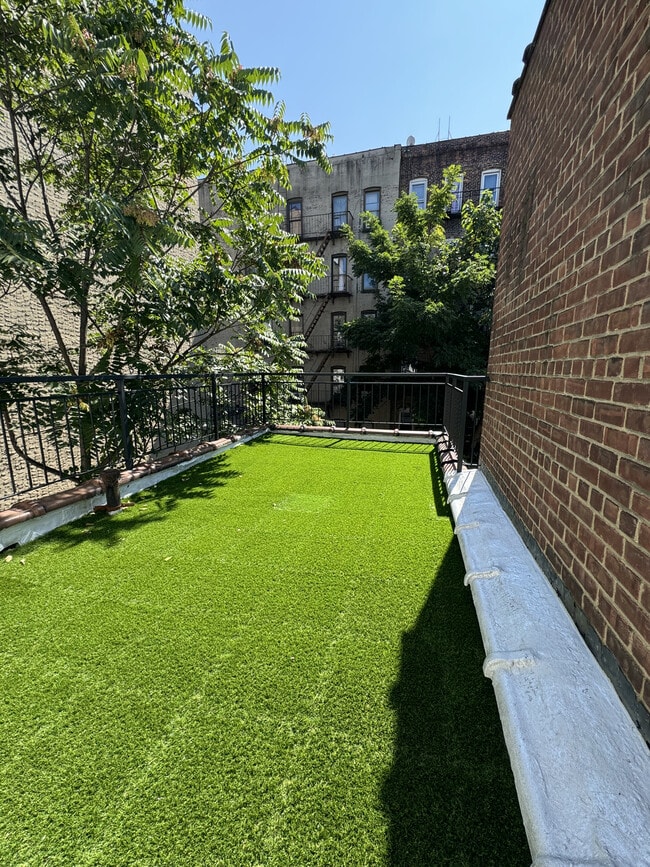 Photo - 531 E 187th St