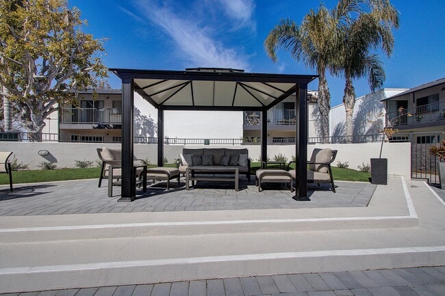 The Californian Apartments- HB