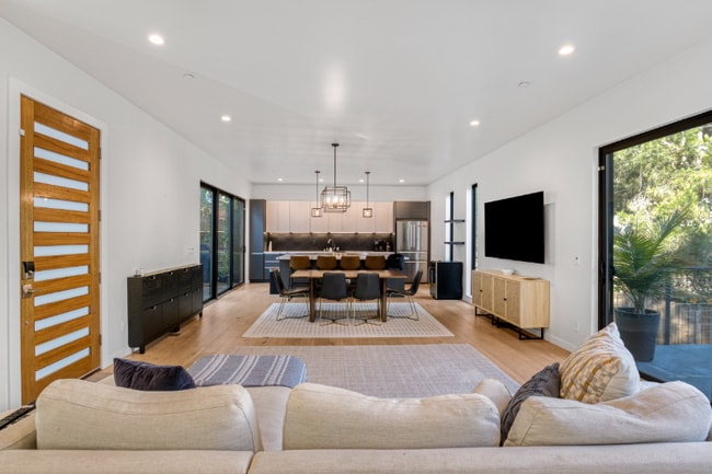 Photo - 4852 Seldner St E