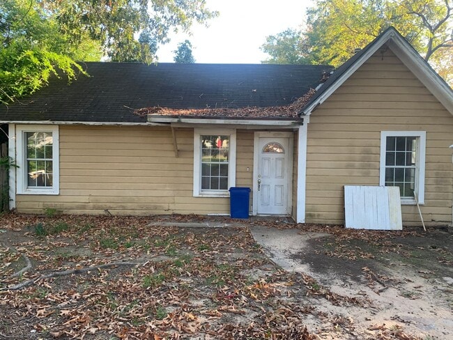 Building Photo - 233 E Jordan St