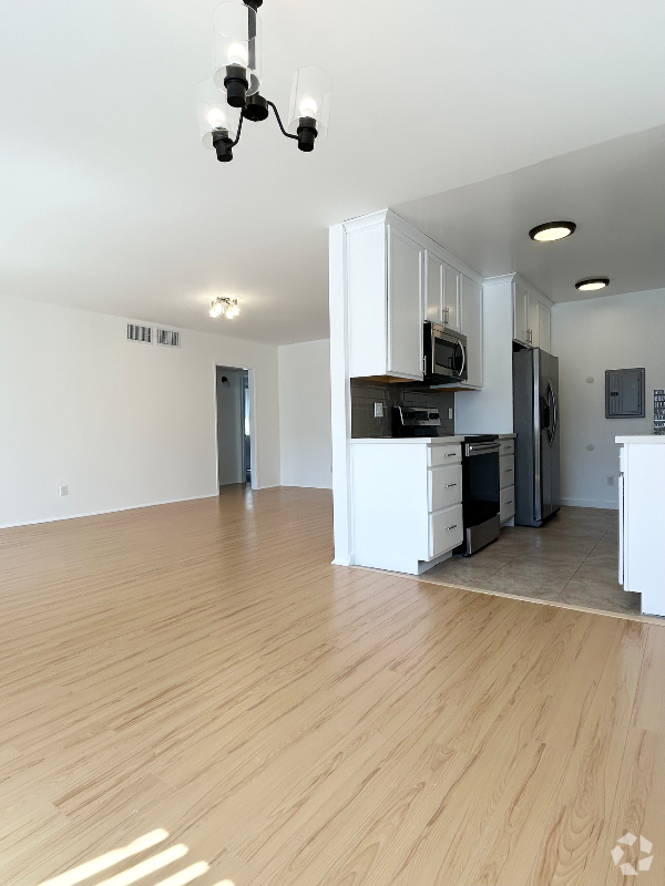 Building Photo - 1849 S Bentley Ave Unit 203 Rental