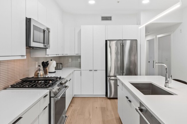 Photo - 346 Peters St SW