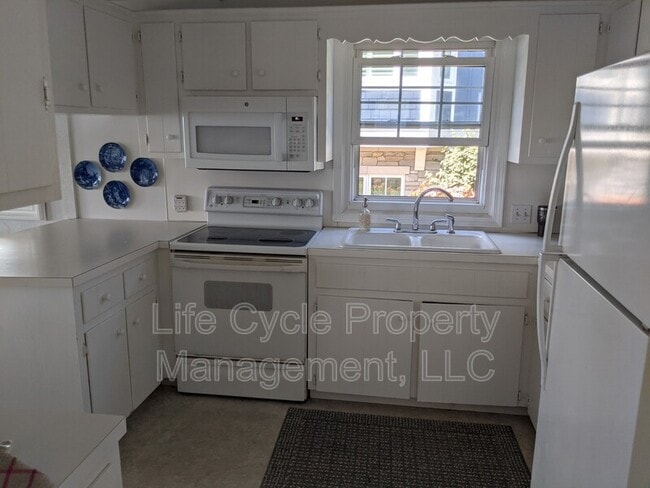 Photo - 2421 Lakefront Dr