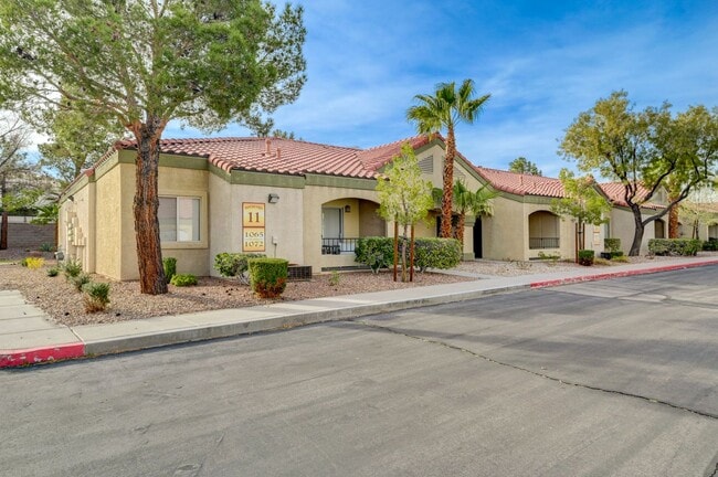 Building Photo - Well-maintained single-story condo