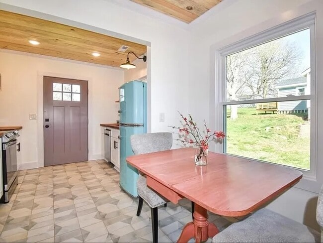 Photo - 408 Green Acres Dr