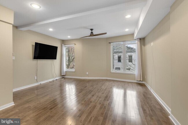 Photo - 2030 Sepviva St Unit 2