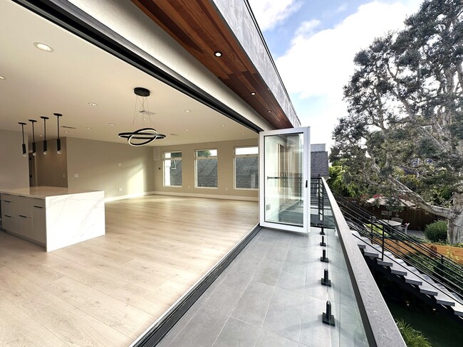 Building Photo - 38 Paloma Ave Unit Penthouse