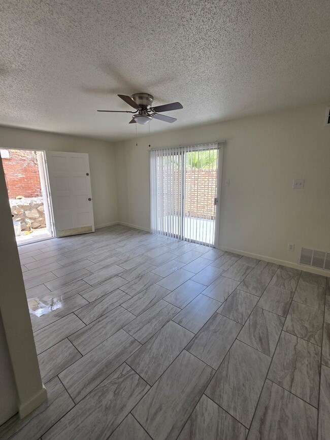 Building Photo - 6713 Escondido Dr Unit B