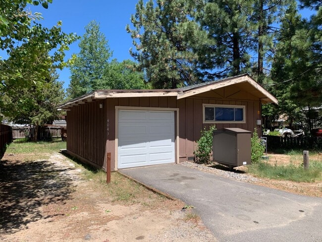 Building Photo - Cute home in popular Lakeside park neighborhood - walking distance to the lake, Heavenly Village ...