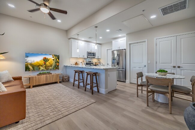 Photo - 2803 E River Rd Unidad 204