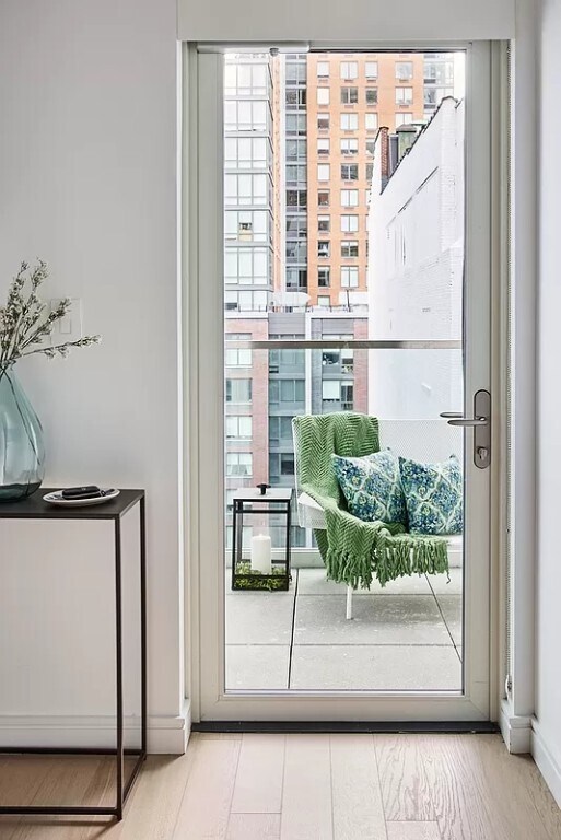 Photo - 635 W 42nd St Unidad 8-31