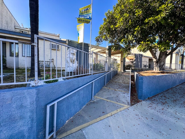Photo - 12748 Branford St Unidad 2