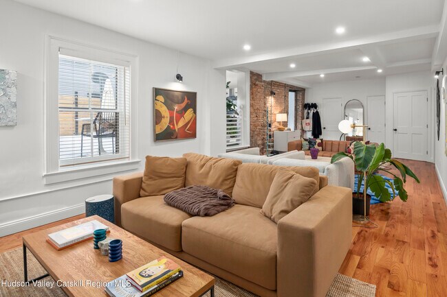 Photo - 417 Warren St