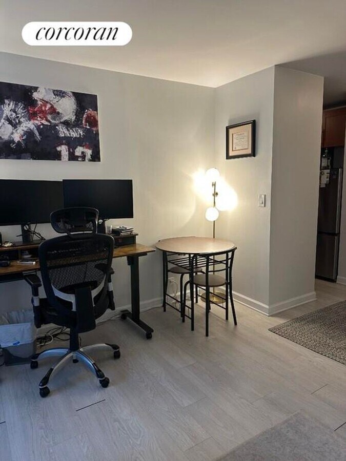 Photo - 303 Greenwich St