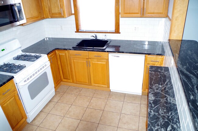 Photo - 31 Brook Ave Unit #2