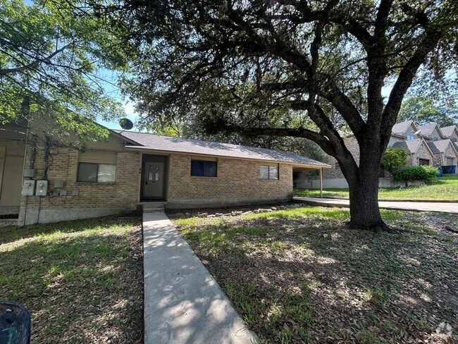Building Photo - Location!! 1 Mile to Landa Park / Close to... Rental