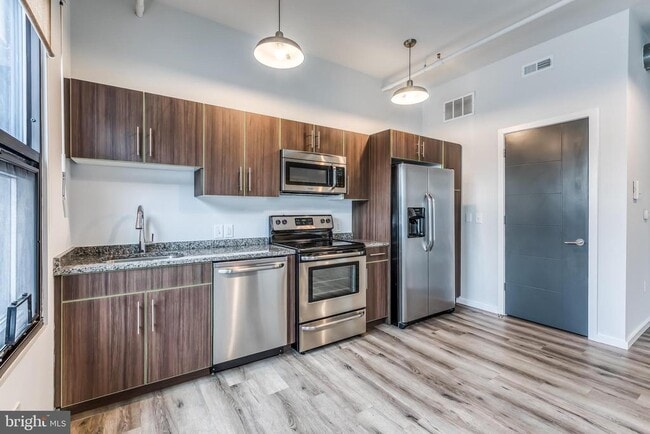 Building Photo - 4800 Brown St Unit 405