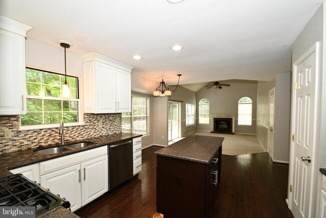 Photo - 38 Charleston Ct