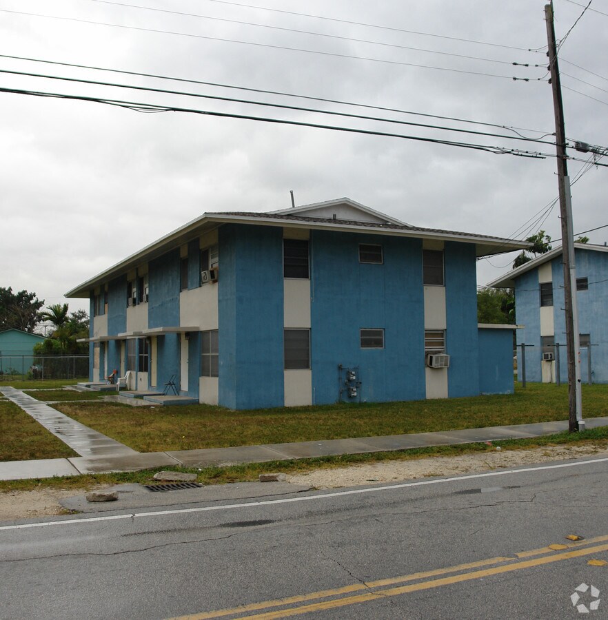 Annie Coleman 16 - Annie Coleman 16 Apartments