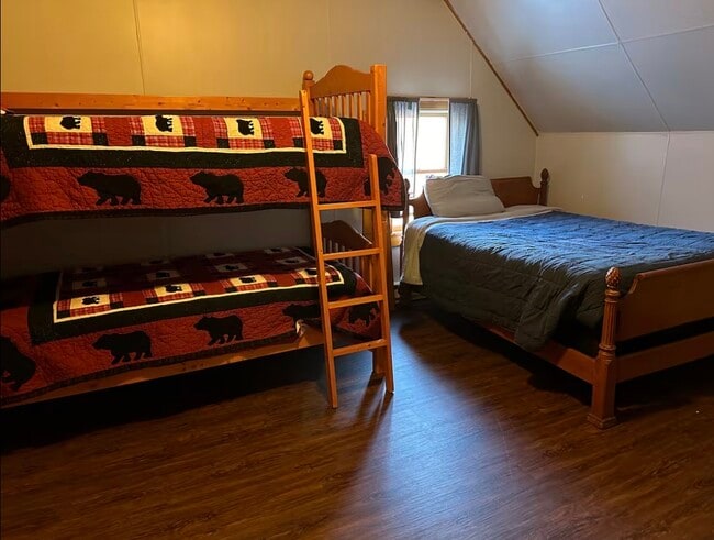 Photo - 131 W Bethel Rd