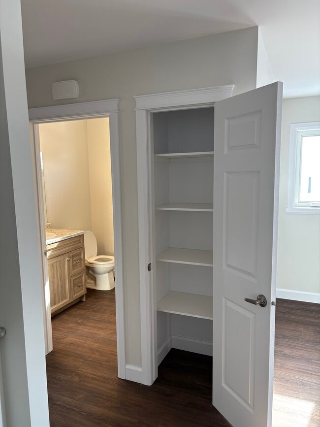 Photo - 303 Kooiman Av