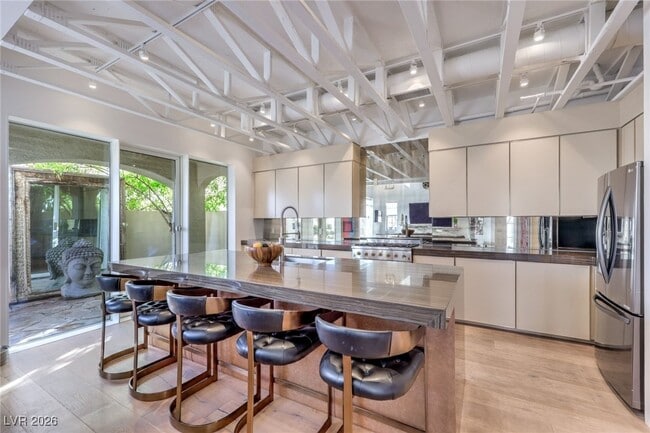 Building Photo - 952 Coatbridge St