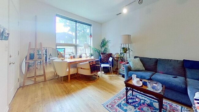 Building Photo - 2543 N Southport Ave Unit 1 Rental