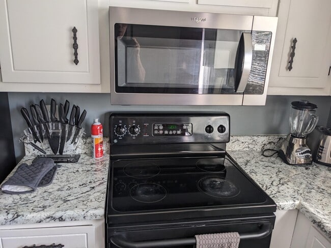9003 Mahogany Row SE Unidad A