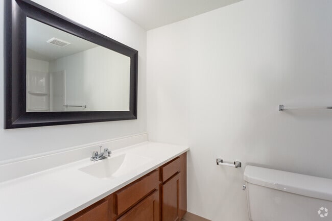 2 BR, 2 BA - 920 SF