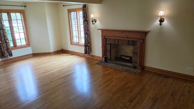 Photo - 1858 Princeton Cir