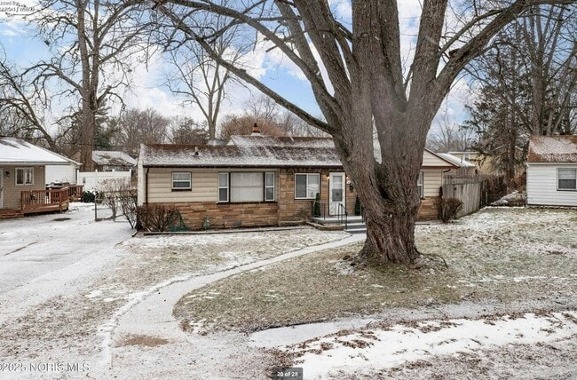 Photo - 4841 Leamington Ave