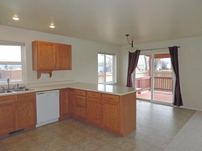 Photo - 596 N River Rock Dr