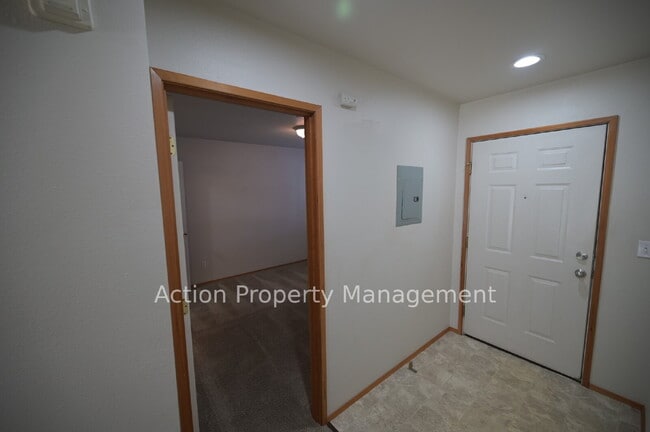 Photo - 2 bed 1 bath apartment in Port Angeles, close to Peninsula College and the Olympic National Par Unit #5