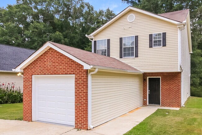 Photo - 1660 Riverchase Cir NE