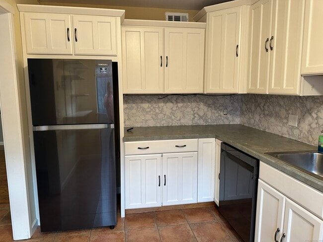 Photo - 574 Heritage Village Unidad B