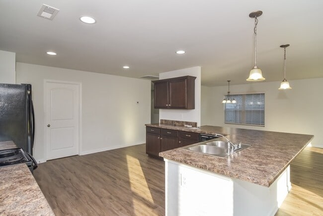 Photo - 111 Winstead Cir