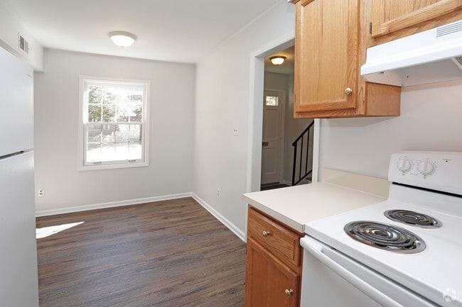 2BR/ 1.5 Bath- Kitchen - River Oaks Townhomes at Fox Chapel
