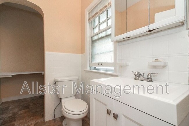 Photo - 2100 Cottage Grove Ave